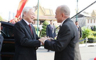 Lãnh đạo Việt Nam chúc mừng 67 năm Quốc khánh Campuchia