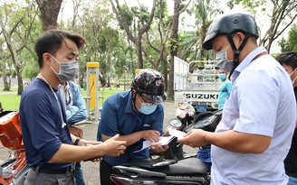 'Quên' đeo khẩu trang nơi công cộng