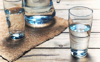 Bạn phải uống đủ nước để giảm cân và 4 lý do này