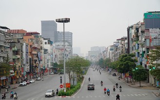 Phố phường Hà Nội vắng hoe trước ngày đầu tiên đi làm sau kỳ nghỉ tết