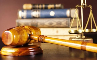Vụ lập khống 57 bộ hồ sơ vụ án dân sự: Ba cán bộ ngành tòa án chỉ bị khiển trách Vụ lập khống 57 bộ hồ sơ vụ án dân sự: Ba cán bộ ngành tòa án chỉ bị khiển trách