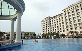 Nhân lực đã thiếu, càng thêm yếu