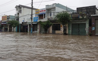 Mưa lớn, hàng chục ngàn ngôi nhà bị ngập