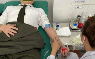 Hai công an hiến máu cứu kịp người nguy kịch từ bài đăng trên mạng xã hội