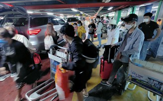Bát nháo taxi tại sân bay Tân Sơn Nhất