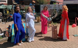 Lan tỏa trên mạng xã hội: Tuyệt vời tà áo dài giữa đất châu Phi