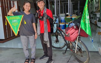 Chàng trai 14 ngày đạp xe xuyên Việt để gây quỹ xây trường