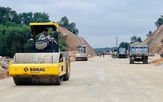 Khơi thông 'xương sống' cao tốc Bắc - Nam: Căng thẳng dòng tiền, cấp tập thi công