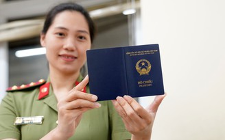 Bộ Công an khẳng định tiếp tục cấp hộ chiếu phổ thông mẫu mới