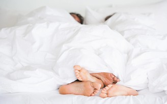Người phụ nữ tiết lộ bí mật kỳ lạ của chồng mình trong lúc ngủ say
