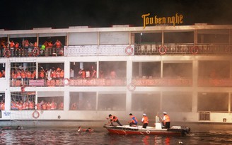 700 người tham gia diễn tập chữa cháy và cứu nạn trên tàu Bến Nghé