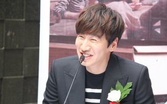 Những cử chỉ siêu dễ thương của Lee Kwang Soo