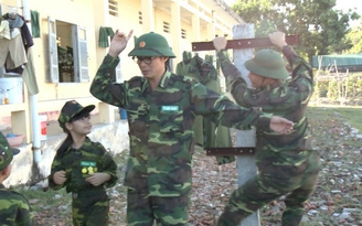 Bố ơi! Mình đi đâu thế?: Phan Anh, Trần Lực bị phạt múa cột