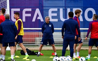 HLV Hodgson: ‘Wales và Bale hãy thôi dùng võ mồm’