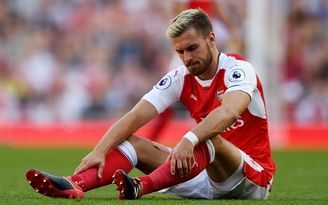 HLV Wenger méo mặt vì tin xấu từ Ramsey