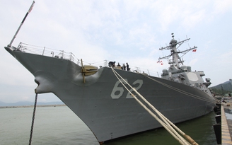 Tàu khu trục tên lửa của hải quân Mỹ đến Đà Nẵng