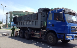 Cụ ông 70 tuổi bị xe ben cán ngang người