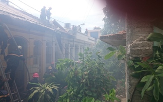 Cháy nhà giữa trung tâm Đà Nẵng, 4 người mắc kẹt