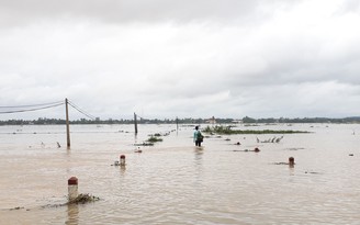 Mưa lũ 'cuốn trôi' hơn 1.000 tỉ đồng