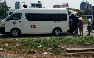 Bảo vệ và ngư dân kịp thời cứu nam thanh niên nhảy xuống sông Cẩm Lệ