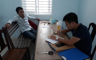 Chém vào chân tay đối thủ chọc ghẹo bạn gái