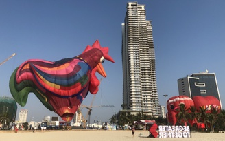 Ngỡ ngàng khinh khí cầu lần đầu xuất hiện trên Công viên Biển Đông