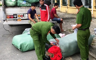 Đà Nẵng: Bắt 4 tấn hàng 'nhái', hàng ăn theo thương hiệu nổi tiếng