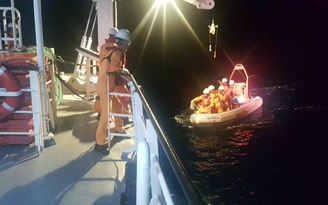 Vượt biển xuyên đêm mùng 1 tết cứu thuyền viên Thái Lan bị đột quỵ