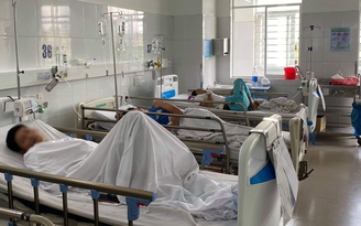 Phạt gần 200 triệu đồng, đình chỉ 3 cơ sở khiến hàng trăm người ngộ độc
