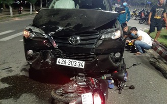 Tai nạn ở Đà Nẵng: Xe máy chở 3 đối đầu ô tô, 1 người tử vong