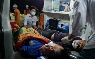 Cứu hai ngư dân gặp nạn ngoài khơi Quảng Nam, đưa về Đà Nẵng cấp cứu