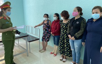 Đà Nẵng: Đột kích 'sòng bạc quý bà', tạm giữ hình sự 6 nghi phạm