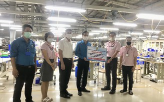 “Chờ zero Covid là bất khả thi, mà cần sớm mở cửa lại!“