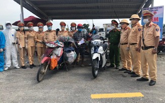 CSGT Đà Nẵng vận động doanh nghiệp tặng xe máy cho người về quê