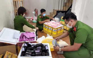 Đà Nẵng: Cảnh sát kiểm tra 'lò' sản xuất kem trộn siêu trắng da, thuốc giảm cân của 2 hot girl