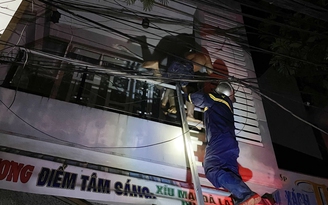 Đà Nẵng: Cháy nhà lúc rạng sáng, 4 người mắc kẹt ở ban công được cứu