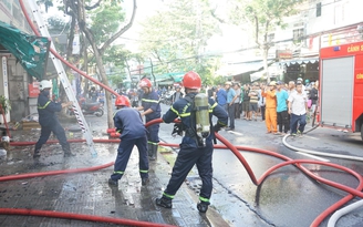 Đà Nẵng: Chập điện, cháy lớn cơ sở kinh doanh gần cầu Rồng