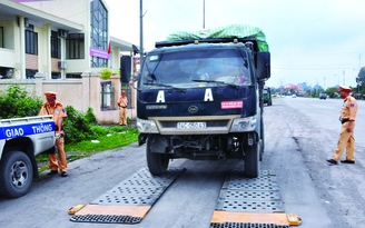 Xe quá tải lại hoành hành đất mỏ