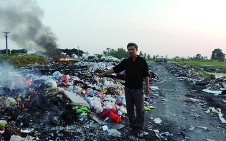 Rác thải 'bức tử' làng quê: Đốt rác như đốt vàng mã