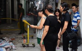 Sập giàn giáo làm chết người ngay trung tâm TP.HCM: Hẻm 25 trắng đêm không ngủ