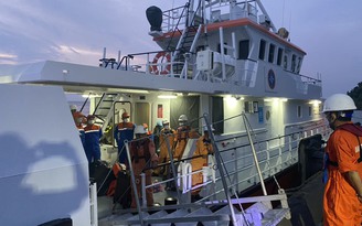 Thừa Thiên - Huế cứu kịp thời 14 thuyền viên gặp nạn trước khi bão Noru đổ bộ