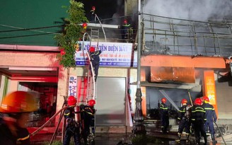 Thừa Thiên - Huế: Cháy lúc rạng sáng, cửa hàng điện máy bị thiêu rụi