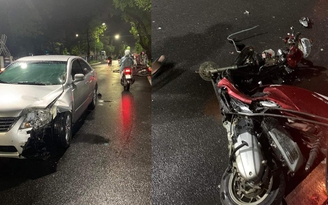 Thừa Thiên - Huế: Va chạm với xe Camry, xe máy nát bét, người đàn ông tử vong