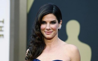 50 tuổi, Sandra Bullock vẫn được bầu đẹp nhất thế giới