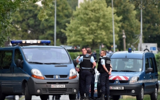 Nổ súng tại Pháp, cảnh sát và trẻ em thiệt mạng