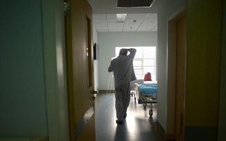 Bệnh nhân tháo chạy vì bệnh viện bị phá hủy ở Trung Quốc