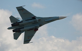 Su-27 Nga lại bay cắt mặt máy bay Mỹ chỉ 7,5 m ở biển Baltic