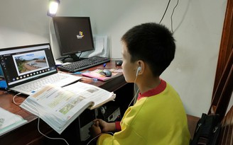 Học sinh Kon Tum đi học lại từ ngày 22.2