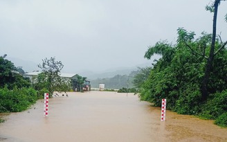 Bão số 5: Thủy điện xả lũ gây ngập cầu ở Kon Tum