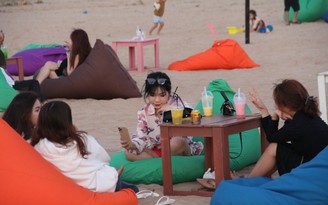 Độc đáo 'bãi biển' giữa lòng phố núi Kon Tum